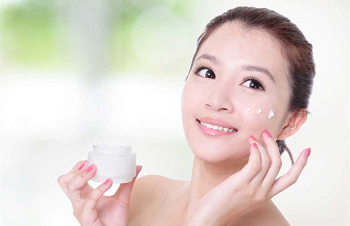 Лучшие 10 косметических средств для улучшения состояния кожи женщин: секреты молодости и красоты