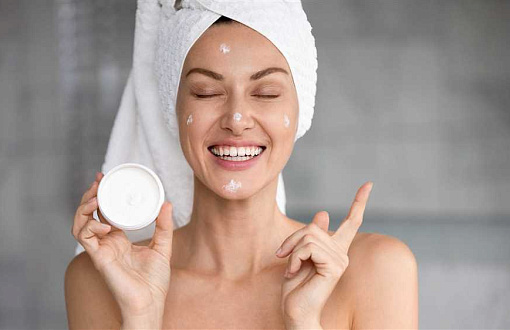 Секреты молодости и красоты для женщин в возрасте 40+: Правила эффективного очищения и увлажнения кожи лица