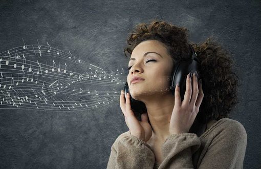 Как музыка и искусство могут восстанавливать энергию и радость у женщин? Влияние звуков и красоты на жизненный тонус и настроение.