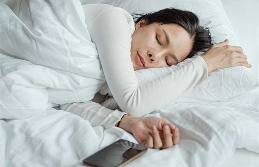Влияние регулярного сна на состояние печени и его особое значение для женщин